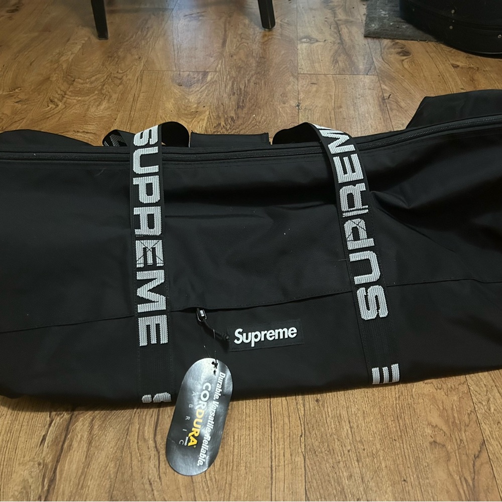 SUPREME (ss18) extra large duffel AUTHENTIC , brand new with tags, never used